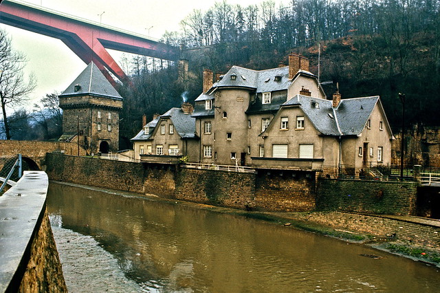 View from the Rue du Pont bridge, Old Quarter of Pfaffenthal, Luxembourg City, January 1972 — photo by John Beach